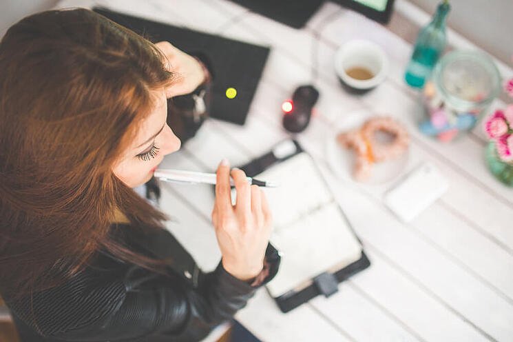 woman-with-pen.jpg