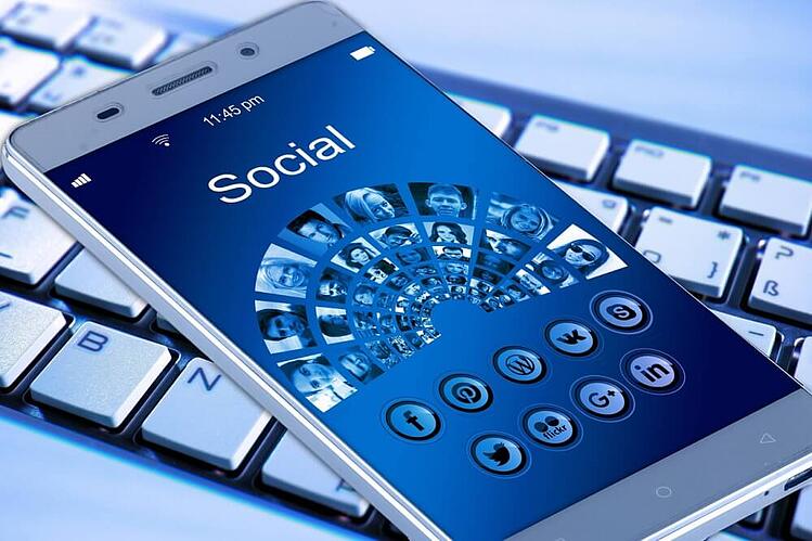 social-media-iphone.jpg