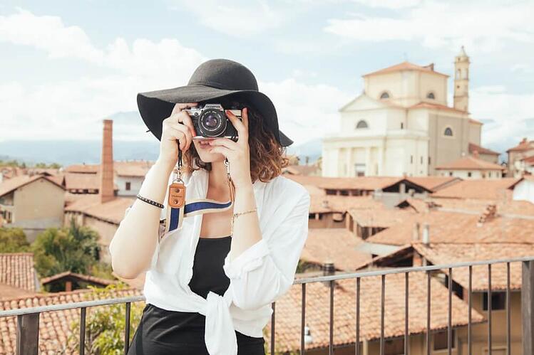 woman-takes-photo-travel.jpg
