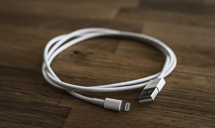 lightning-cable.jpg